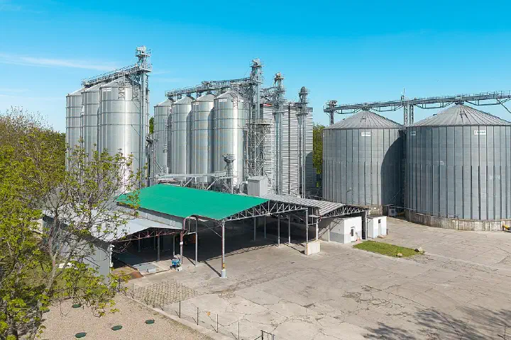 Grain elevators in Ziębice.