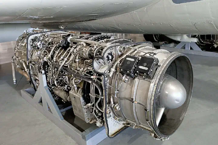 An Armstrong Siddeley Sapphire turbojet engine at the Jet Age Museum, next to a Gloster Javelin.