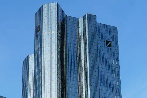 The Deutsche Bank high-rise, seen from Opernplatz.