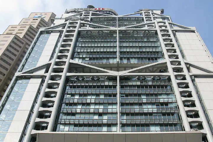 The southern façade of the HSBC Hong Kong headquarters building.