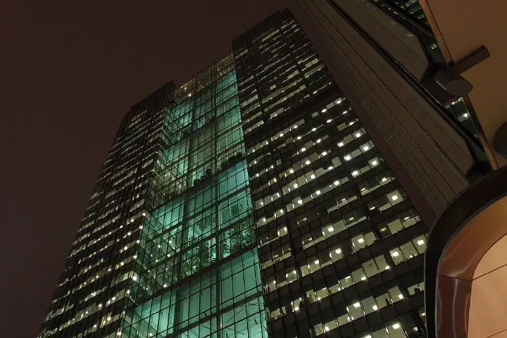 Looking up at 1 Churchill Place, the Barclays building, in Canary Wharf.