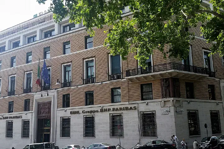 Sede centrale della BNL a Roma, Via Veneto