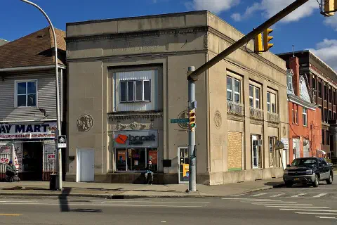 The building at 1067 Broadway in Buffalo, now a prepaid cell phone store, May 2020.