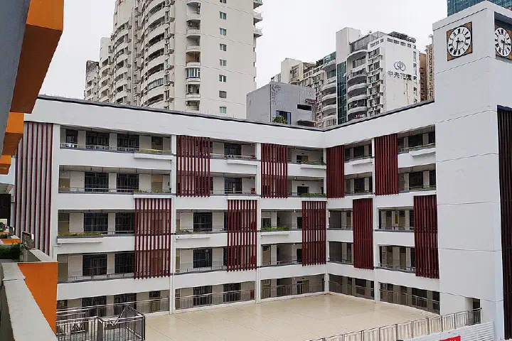 The comprehensive building at Shixia School.