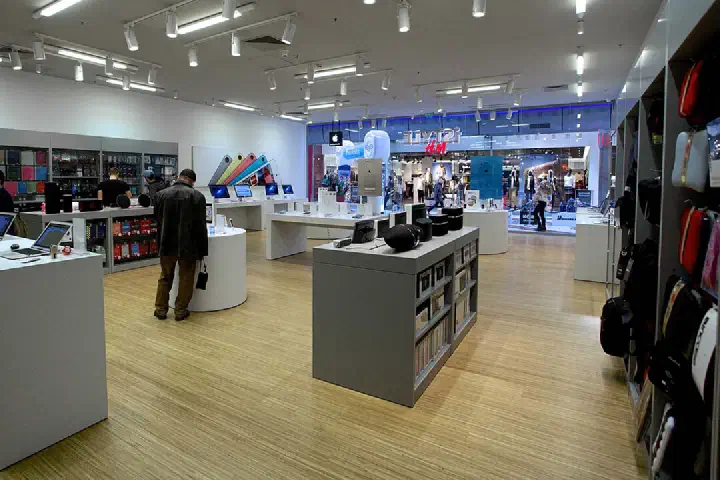An iStyle store at Abu Dhabi Mall.