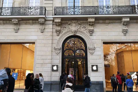 The building at 114 avenue des Champs-Élysées, Paris.