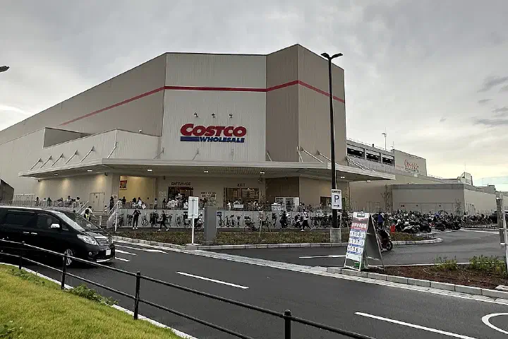 The Costco Kadoma warehouse store.