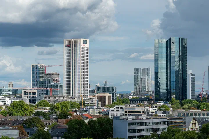 Frankfurt's banking district, including the Opernturm.