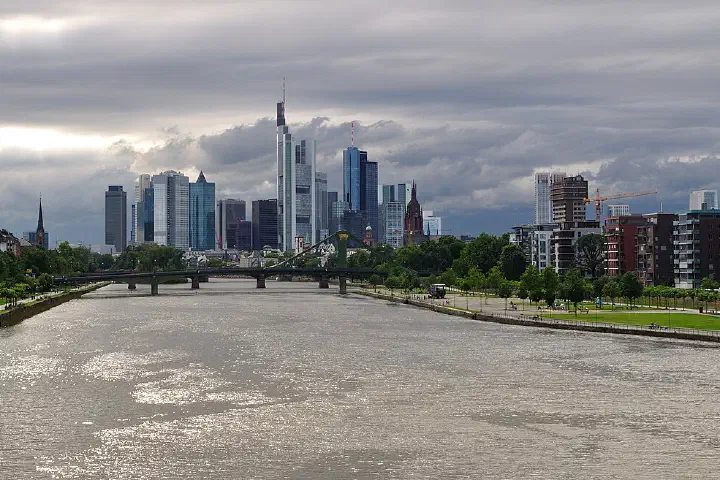 Frankfurt am Main, seen from the Deutschherrnbrücke.