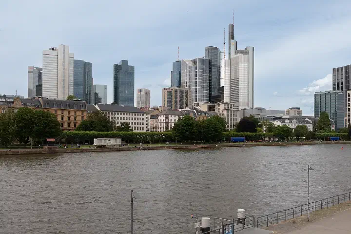 The Frankfurt am Main skyline from the Holbeinsteg.