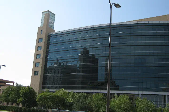 The Federal Reserve Bank of Minneapolis building, seen from Hennepin Avenue.