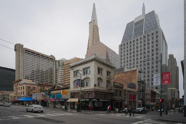 The intersection of Sacramento and Kearny streets, San Francisco.