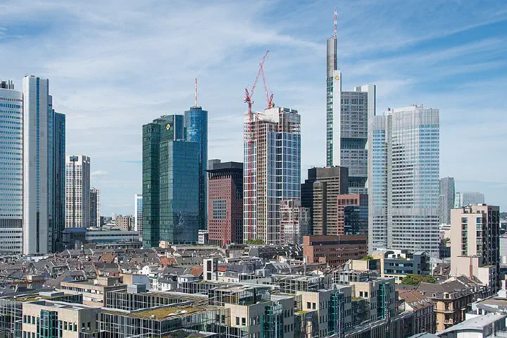 Frankfurt am Main from the west, showing most of the banking district's high-rises.