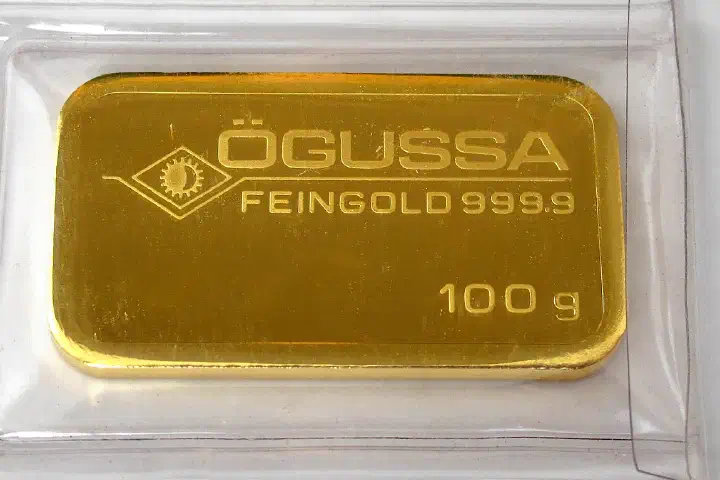 A 100-gram gold ingot from Ögussa, 99.99 percent pure.