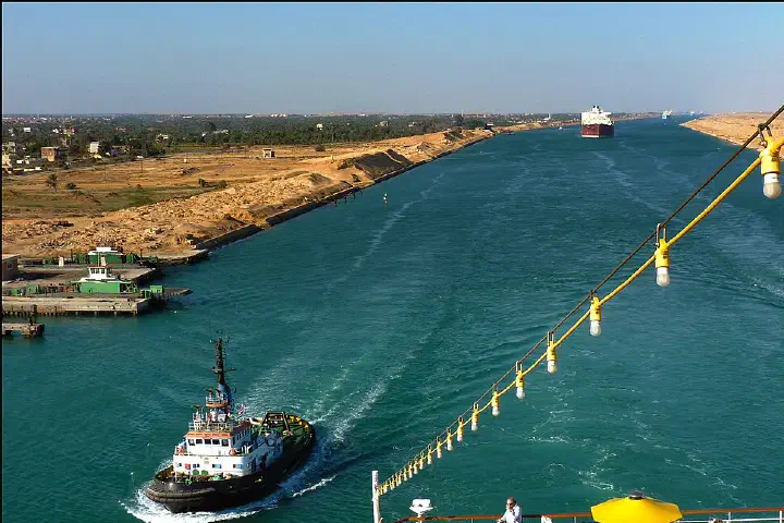 A column of ships along the Suez Canal, December 3, 2011.