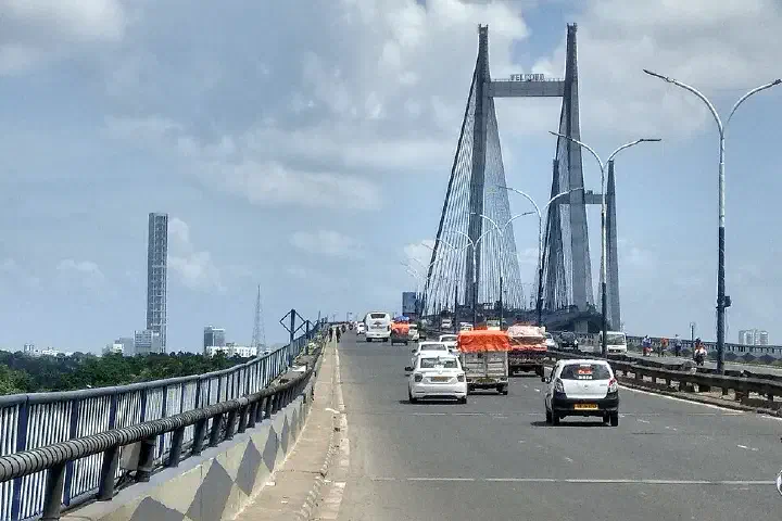 The Kolkata skyline from Vidyasagar Setu, with the Maidan and Fort William visible.