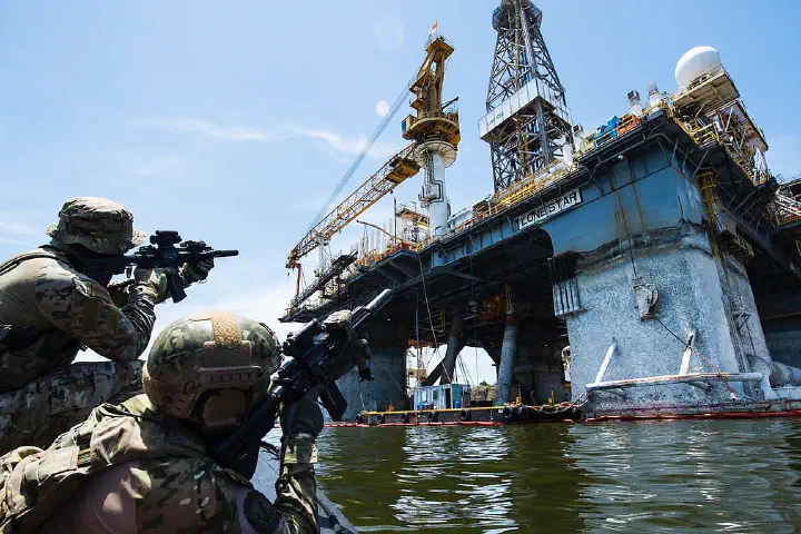 Boarding of vessels and platforms by the Brazilian Navy.