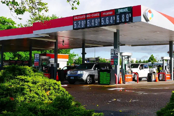 This Fred Meyer gas station is on West 11th Avenue in southwest Eugene, Lane County, Oregon, USA