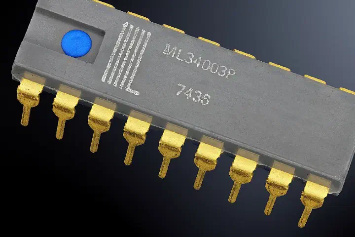 An unidentified ML34003P integrated circuit.