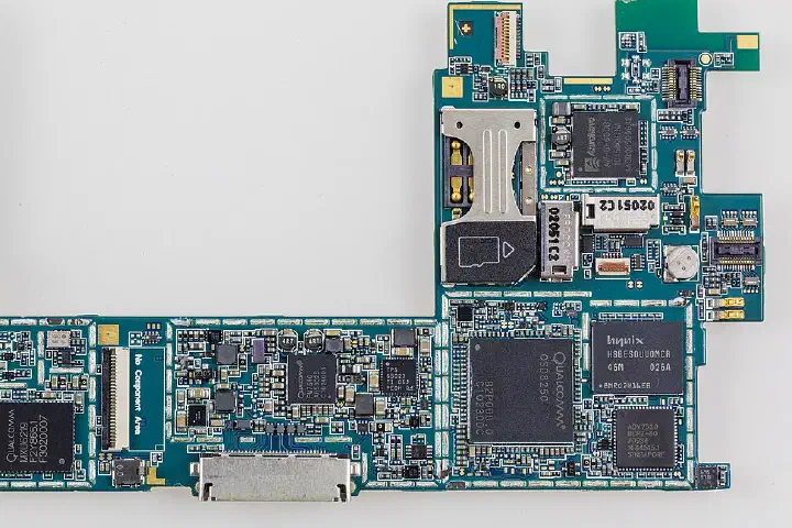 The board of a Dell Streak with its shields removed.