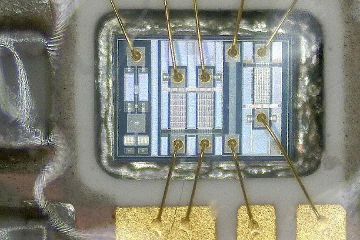 A micrograph of an electronic circuit board.