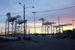 Lastkranar i skymning, Oakland, Howard Terminal, Oakland Inner Harbor