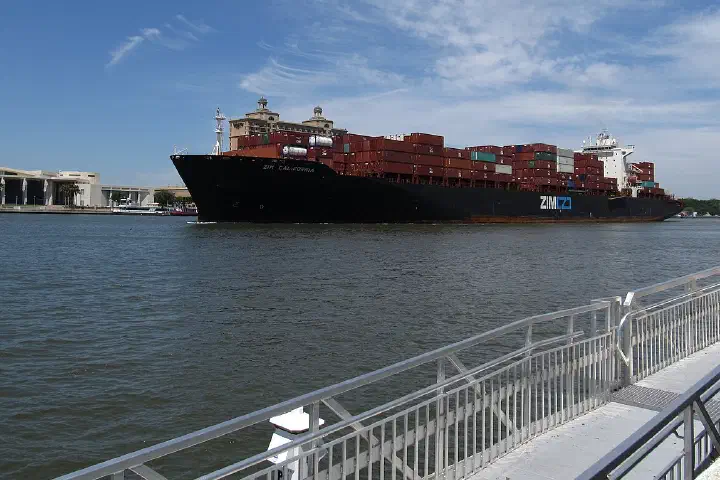 Freighter Approaching Port of Savannah, Georgia on the Savannah River en.wikipedia.org/wiki/Wikipedia:Text_of_Creative_Commons_