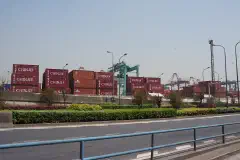 201704 Freight Yard of SIPG-Jungonglu Port, there is a track leads to Hejiawan Station