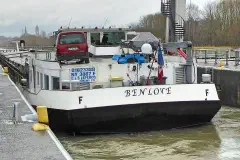 The cargo barge Ben Love at the Lys lock in Bas-Warneton, Comines-Warneton.