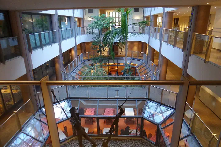 The office building at 39-41 rue Cambon, Paris, built around a central patio.