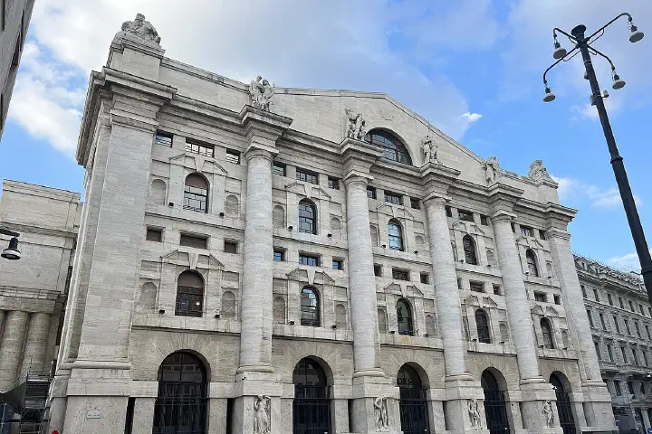 Palazzo Mezzanotte, Milan.