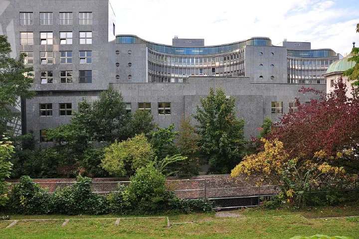 The Schanzengraben in Zurich, seen from the Alter Botanischer Garten, with the Zurich stock exchange in the background.