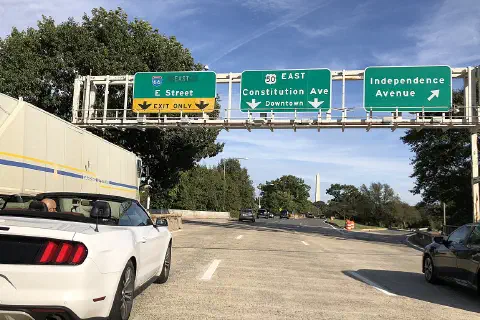 Looking east along Interstate 66 at the exits for Constitution Avenue and Independence Avenue.