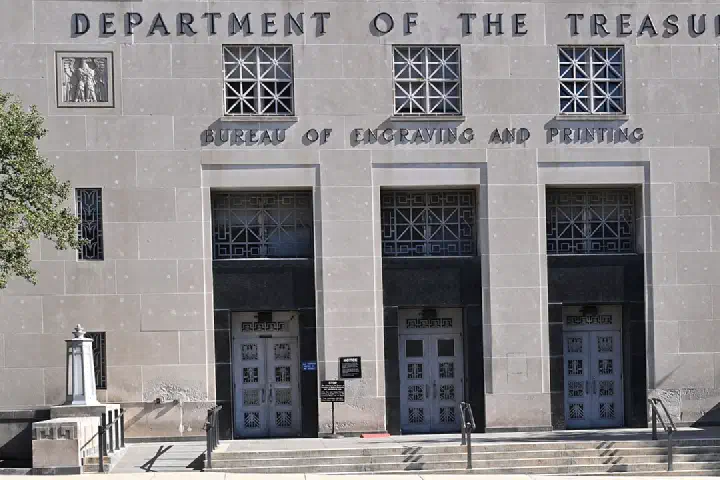 The entrance to the Bureau of Engraving and Printing annex on 14th Street SW, Washington.