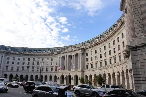 Main entrance of U.S. EPA Headquarters; the William Jefferson Clinton Federal Building on 12th Street, N.W., Washington