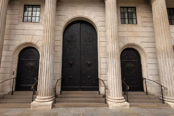 The entrance to the Bank of England.