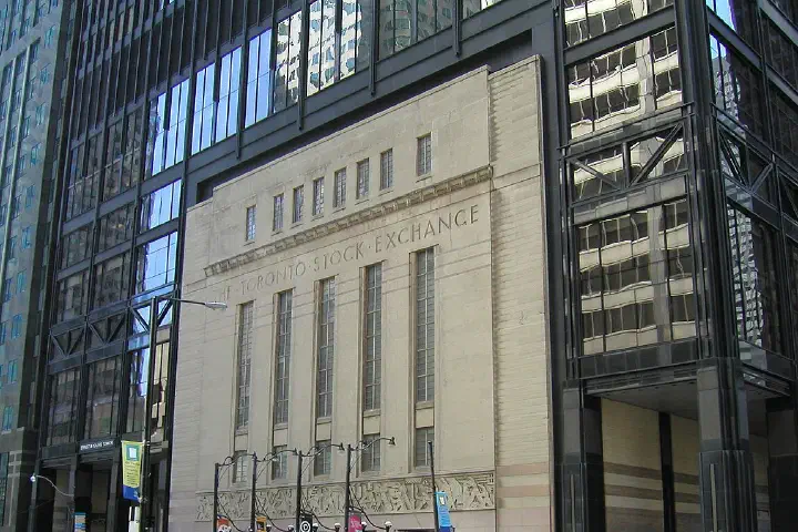 Vista exterior del Toronto Stock Exchange, en la Bay Street